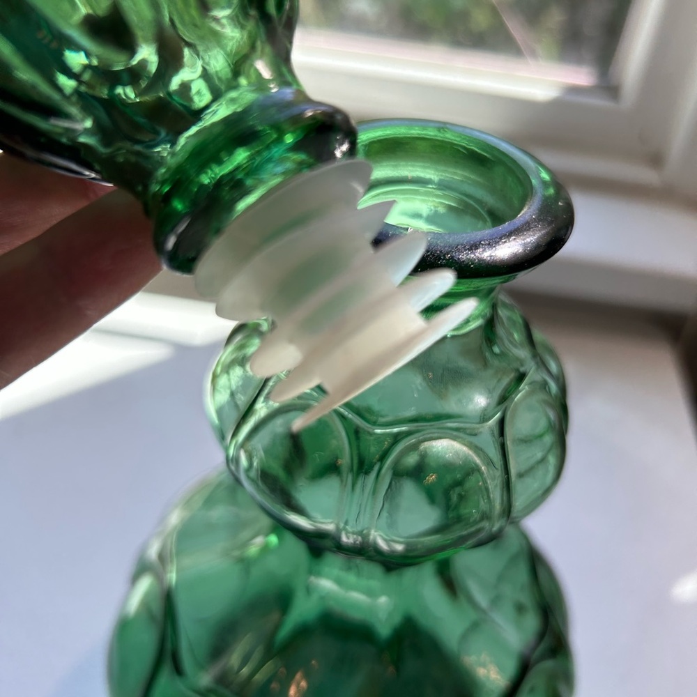 Vintage Empoli Glass Decanter Elegant Green Glass Italian Bottle Stopper - Picture 6 of 7